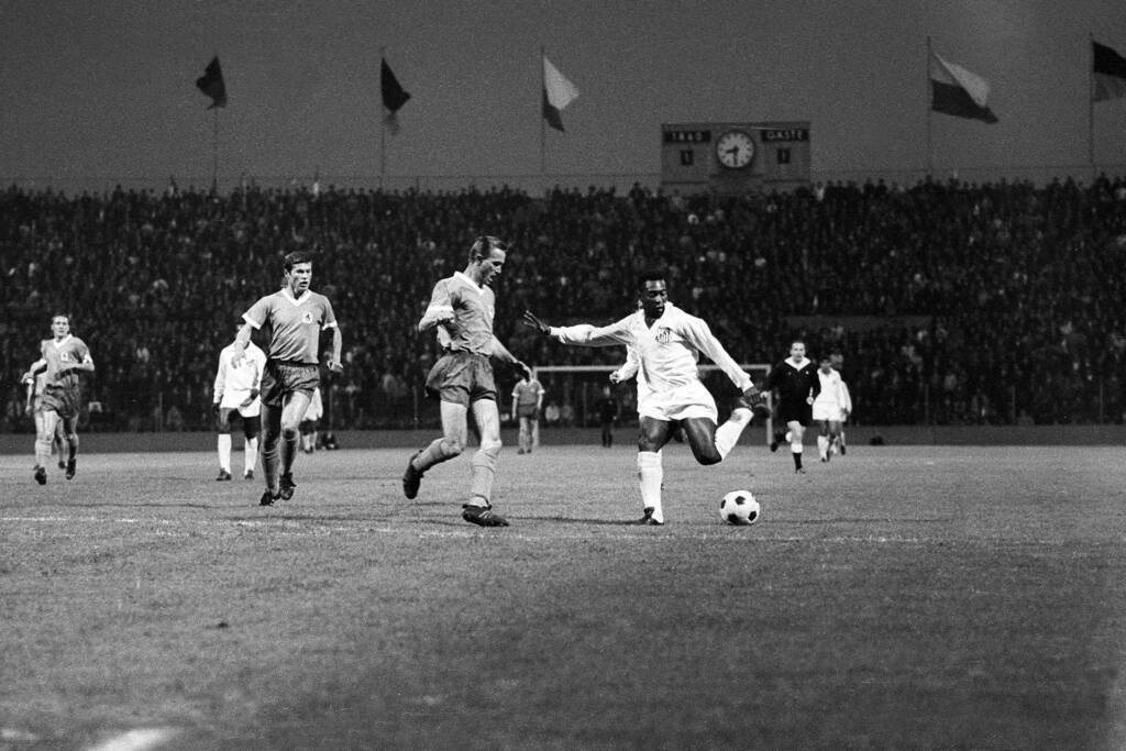 Pele ist tot! Der beste Spieler der Welt spielte sogar zweimal im ... Pele ist tot! Der beste Spieler der Welt spielte sogar zweimal im ...