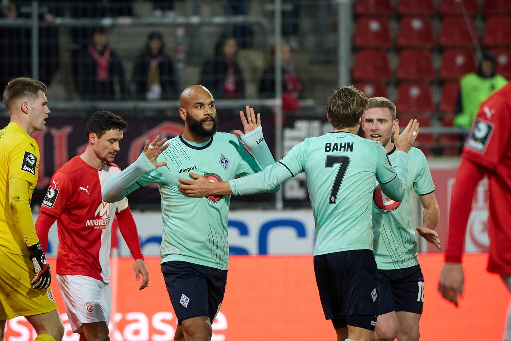 Das Drittliga-Steno: Mannheim Fertigt Im Kellerduell Halle Mit 4:1 Ab ...